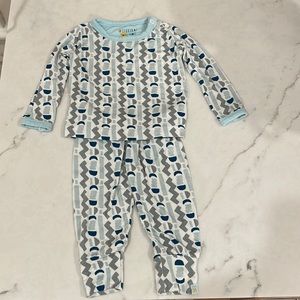 💙💚🤍👶🏼💙🤍Clover Baby 🤍💚💙👶🏼💙🤍printed on set size 3-6 mnth💙🤍💚